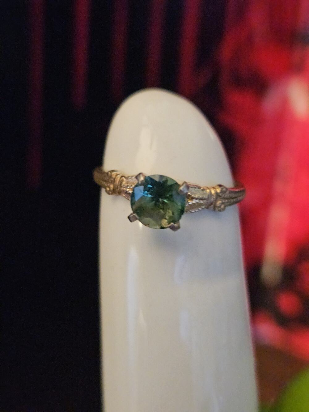 10K Gold Filled Green Round Stone Solitaire Textured Band Ring Size 6.75 Vintage